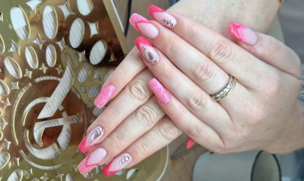 Emma Nail 1798 Chez Saint Lou Coiffures : Manucure à Thuir