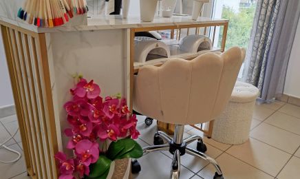 Ongles Bordeaux Fairy Nails Tania Ribezzi : Manucure à Bordeaux