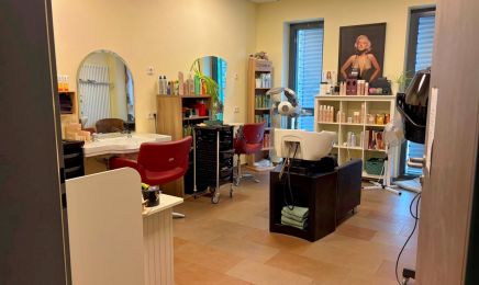 Julias Haarstube: Kosmetikstudio in Langenlonsheim