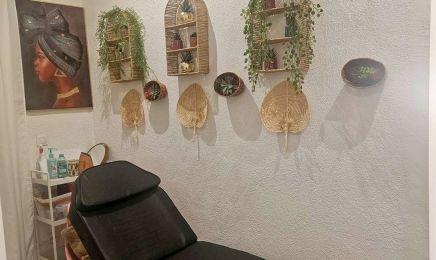 Sarra Ongles et Cils : Manucure à Marseille