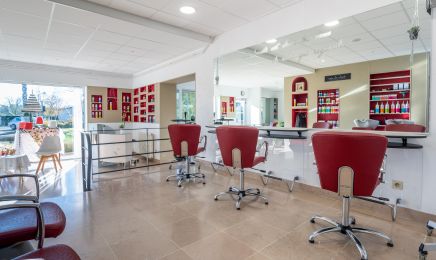 La Fille qui Coiffe : Coiffeur à Marthon