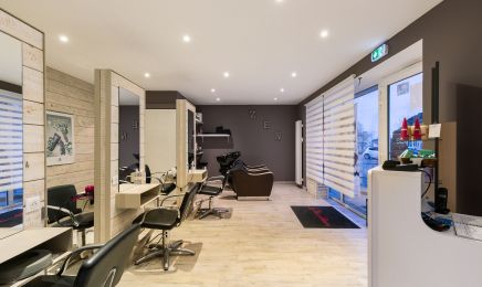 La tête ailleurs : Coiffeur à Plounéventer