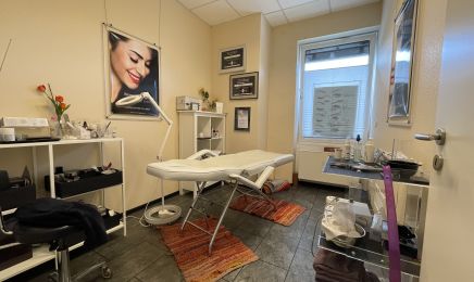 Haar und Trend Rosaria Schäfer: Nagelstudio in Marienheide