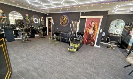Royal Friseur : Kosmetikstudio in Wedel