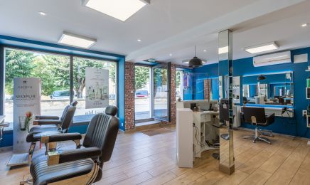 Couleurs du temps : Coiffeur à Saint-Jean-d'Angély
