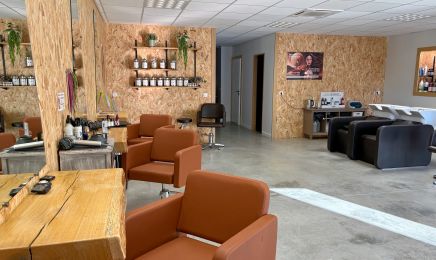 Les ciseaux d’Elodie L : Coiffeur à Thégra