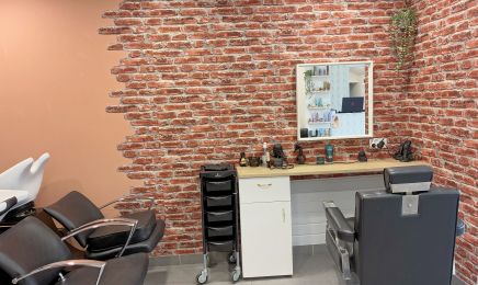 Un temps de Poses : Coiffeur à Poses