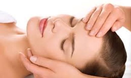 Le Salon De Beauté  : Manucure à Nueil-les-Aubiers