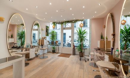 Yoni coiffure spécialiste coloration végétale  Ouvert 7/7 : Coiffeur à Paris