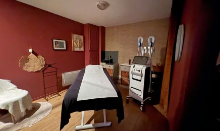Institut Manelis : Manucure à Aiguillon