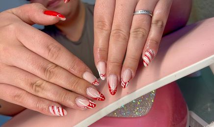 Alicia Ongles & Cils : Manucure à Belz