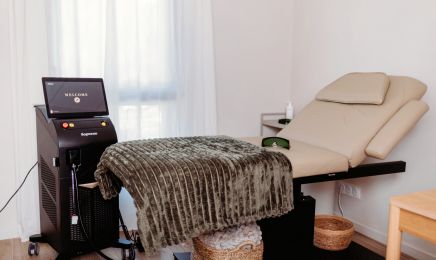 Clinic Aestheticare x Yna Brows by Lydie  : Institut de beauté à La Garde