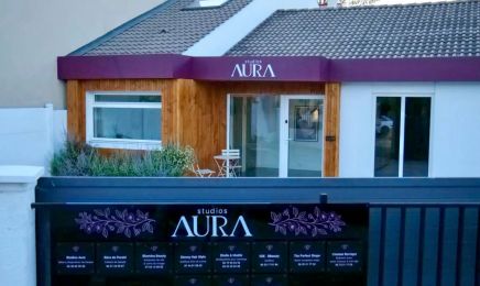 Studios Aura  : Coiffeur à Égly