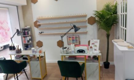 DS Nails Dressing  : Manucure à Suresnes