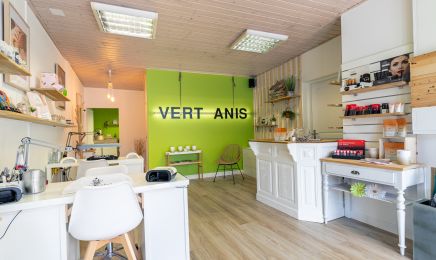 Vert Anis : Manucure à Talmont-Saint-Hilaire