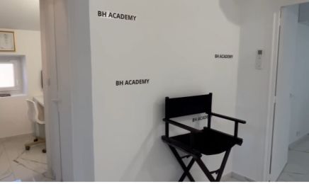 BH ACADEMY : Manucure à Sénas