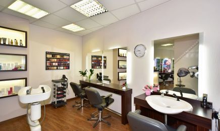 Salon im Rundhaus: Nagelstudio in Freiberg