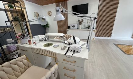 ALEXANDRA BEAUTY SALON : Manucure à Le Mené