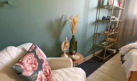 Hollyface & Co – Facialiste, Massage & Drainage lymphatique sculptant : Institut de beauté à Saint-Germain-en-Laye