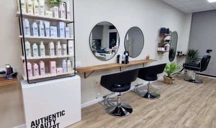 Le salon Julie et Lolita  : Coiffeur à Saint-Hilaire-de-Chaléons