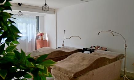 Cora Cils : Manucure à Marseille