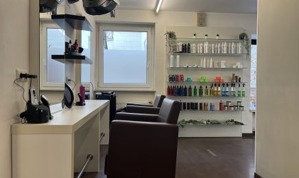 Cutting Room Friseursalon: Friseur in Bad Salzschlirf