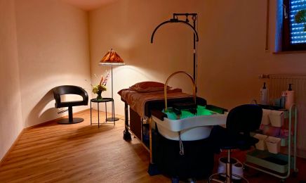 HAIR.CARE KIM MANNES: Friseur in Niederstotzingen