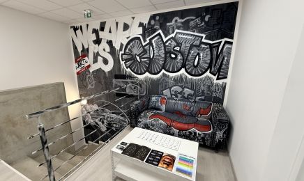 LS Custom Coiffeur & Barber / Piercing / Nails / Lash & Strass Dentaire : Institut de beauté à Dijon