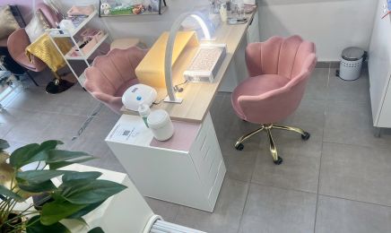 Plume Chic : Manucure à Vougy