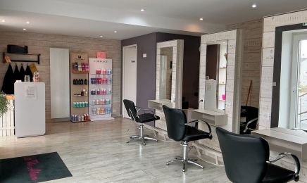 La tête ailleurs : Coiffeur à Plounéventer