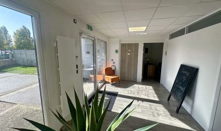 Studios Aura  : Coiffeur à Égly