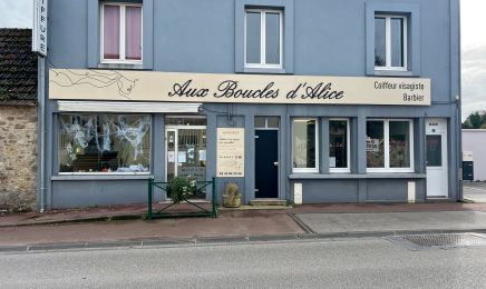 Aux Boucles d’Alice  : Coiffeur à Virandeville