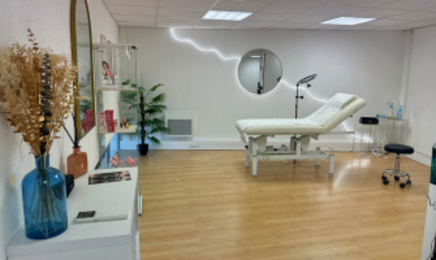 Glam Studio  : Manucure à Fréjus