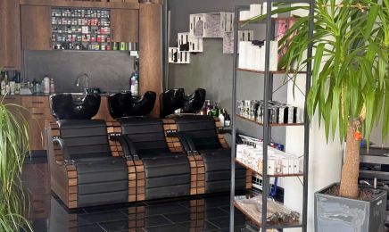 mervan baker hairstylist: Kosmetikstudio in Dresden