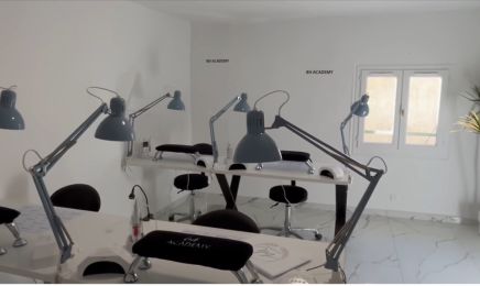 BH ACADEMY : Manucure à Sénas