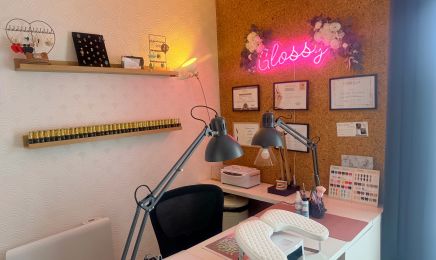 Glossy - Ongles / Cils / Strass Dentaire : Manucure à Corbas
