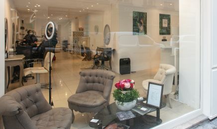 Hôtesse de l’Hair Institut  : Coiffeur à Paris