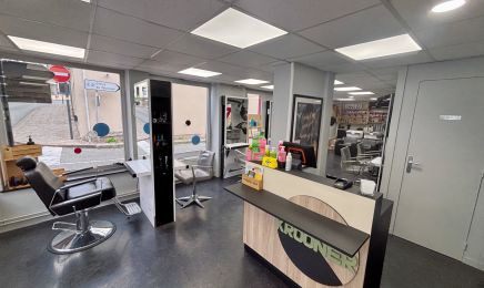 KROONER - Illiers-Combray : Barbier à Illiers-Combray