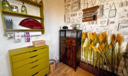 Claire et colore  : Manucure à Reims