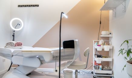 Eugé Beauté Brows : Manucure à Brignoles