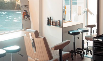 Le Bombarbier  : Barbier à Fougères
