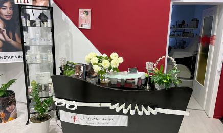 Julias Hair Lounge: Kosmetikstudio in Witten