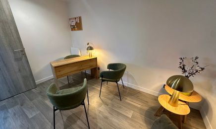 Studios Aura  : Coiffeur à Égly