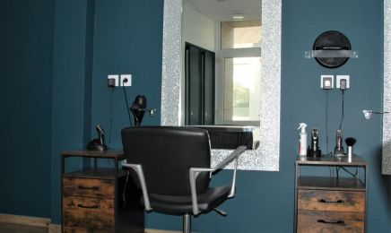 A l’angle  : Coiffeur à Plumelec