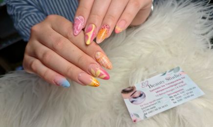 BeautyStudio Nagelstudio: Tattoo-Künstler in Heide