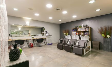 Backstage : Coiffeur à Saint-Julien-en-Genevois