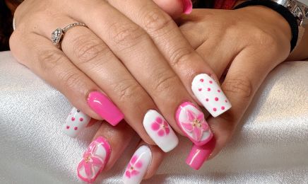Naili : Manucure à Pierre-Levée
