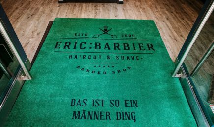 Eric: Barbier - Haircut & Shave | Hafencity: Barbershop in Hamburg