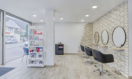Parenthèse : Coiffeur à Le Trait