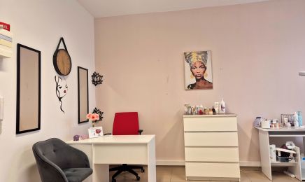 Esthetica : Manucure à Le Rove 